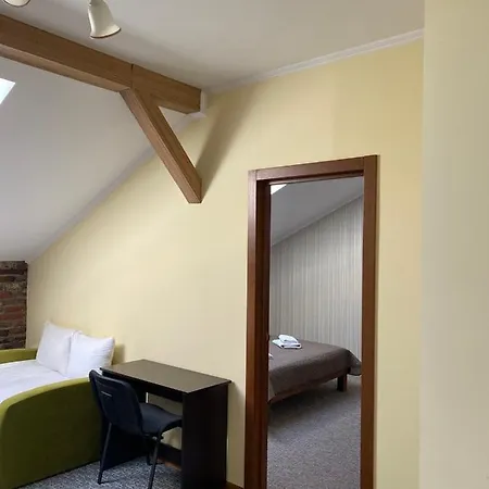 Rover Inn *